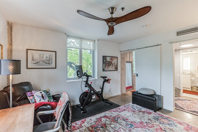 Building Photo - 1115 S Alamo St