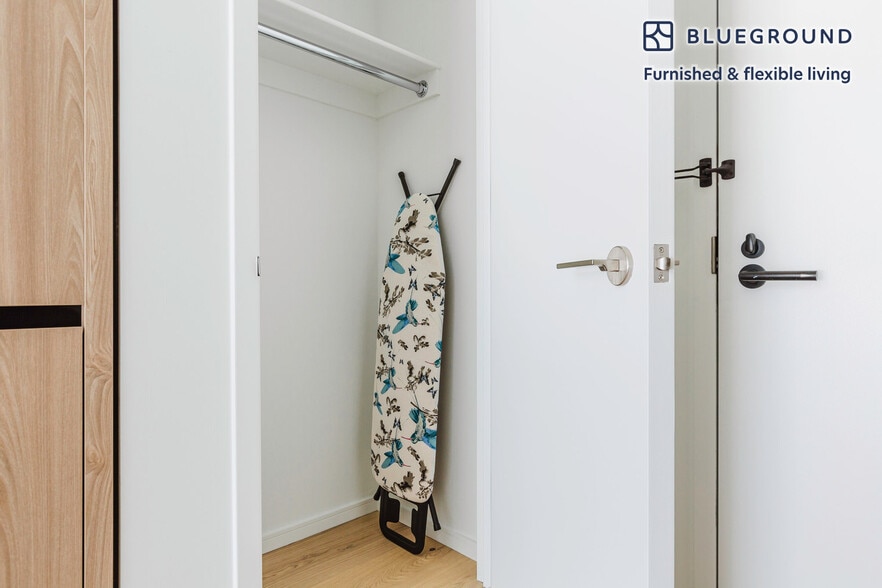 Building Photo - 312 W 43rd St