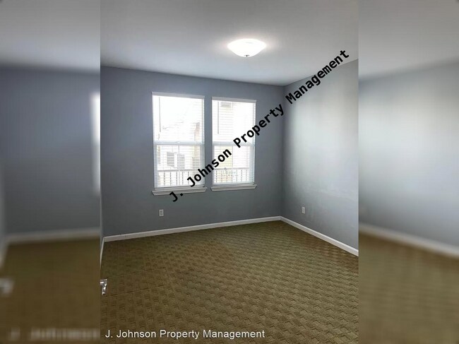 Building Photo - 2 bedroom 2 bath condo
