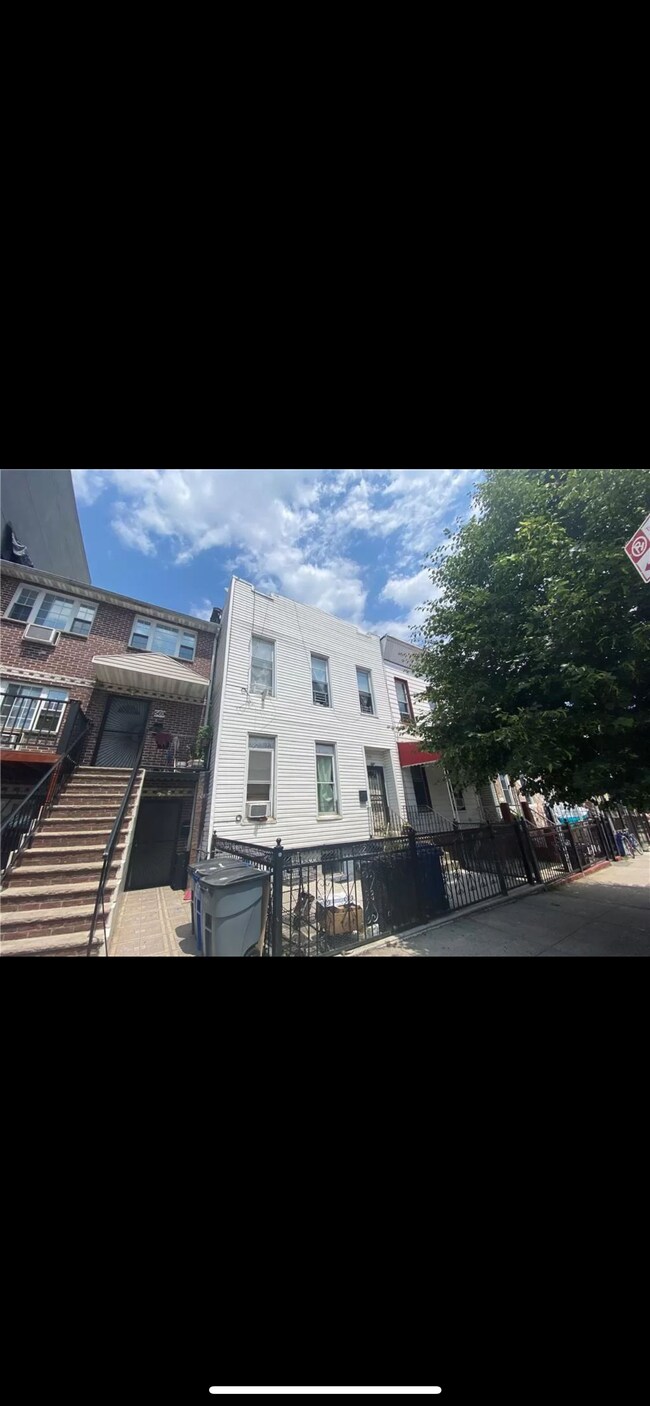 Primary Photo - 571 Evergreen Ave