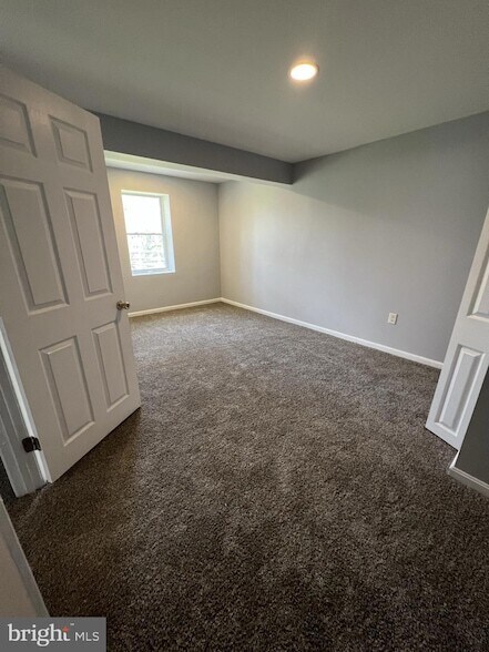 Building Photo - 6910 Raven Ln