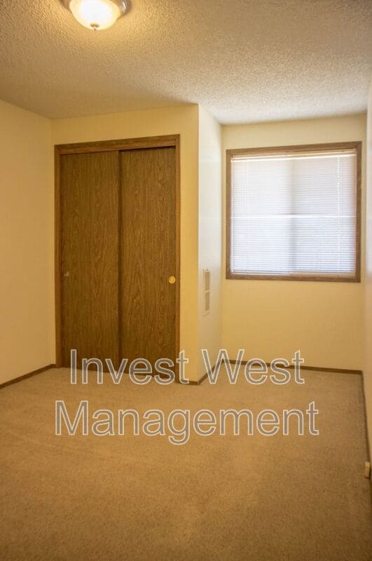 Building Photo - 410 NE 105th St