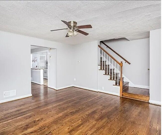 Building Photo - Desirable Dundalk Maryland 3 bedroom3 Full...