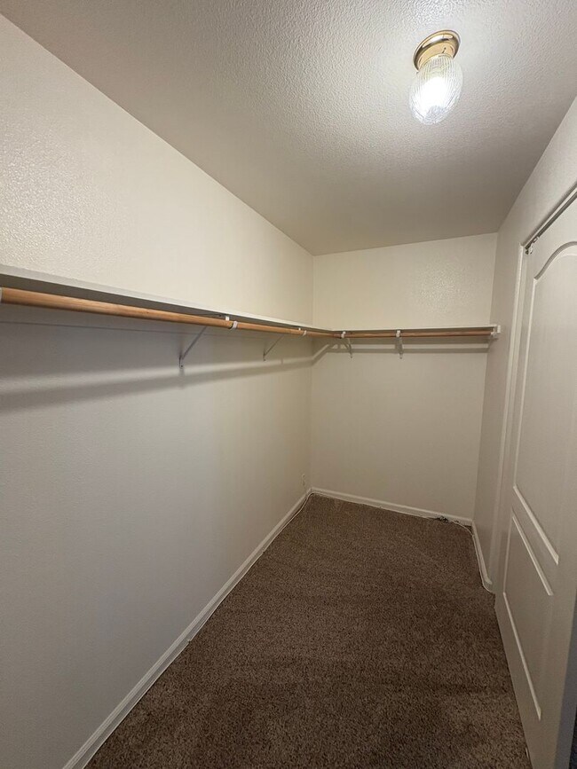 Building Photo - Beautiful home with pool Available Now!