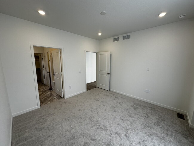 Building Photo - **AVAILABLE NOW!! Age 55+ Gated Community ...