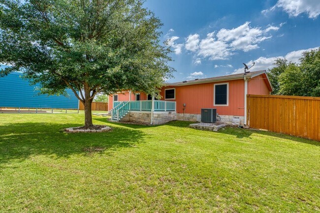 Building Photo - 826 Sandy Mountain Dr