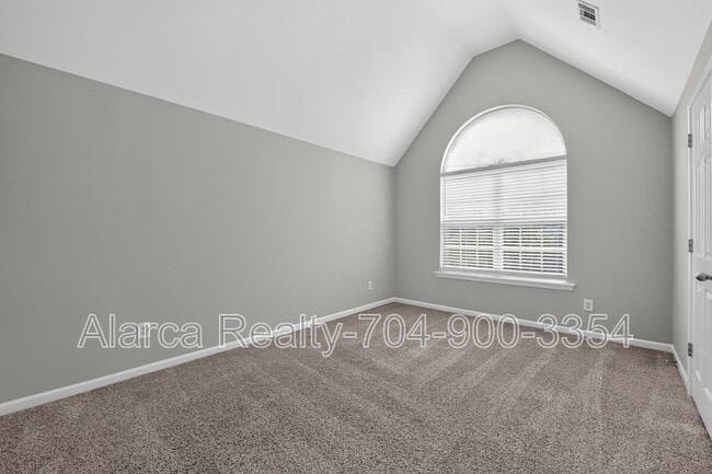 Building Photo - 2041 White Cedar Ln