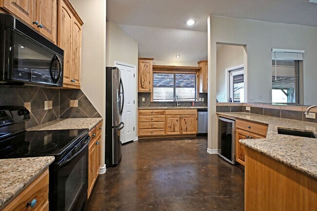 Building Photo - 2223 Sun Chase Blvd