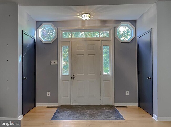 Building Photo - 9642 Charles St