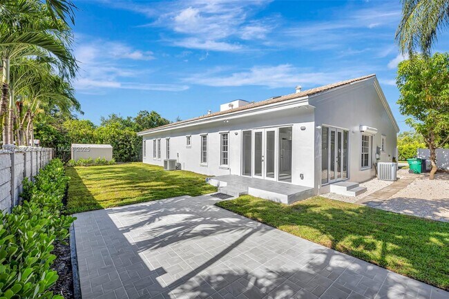 Building Photo - 6841 SW 71st Ave