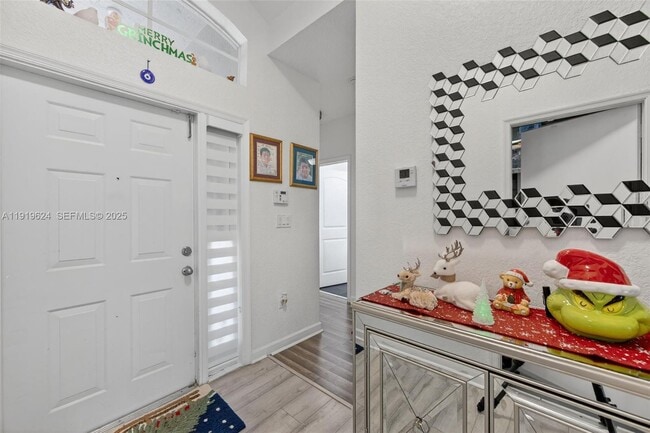 Building Photo - 10101 SW 162nd Ct