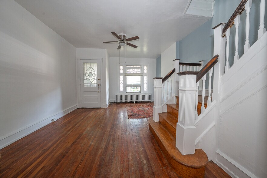 Building Photo - 5116 Cedar Ave