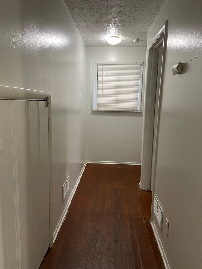 Building Photo - 11443 Caddilac Ave