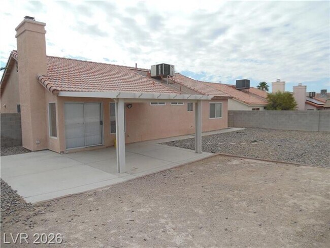 Building Photo - ONE STORY - 2 BEDROOM WITH 2 CAR GARAGE