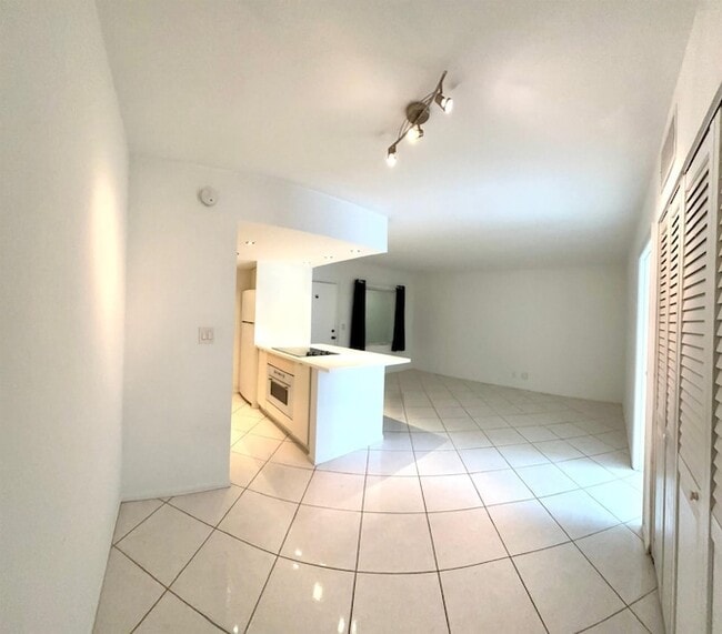 Building Photo - 1407 NE 56th St