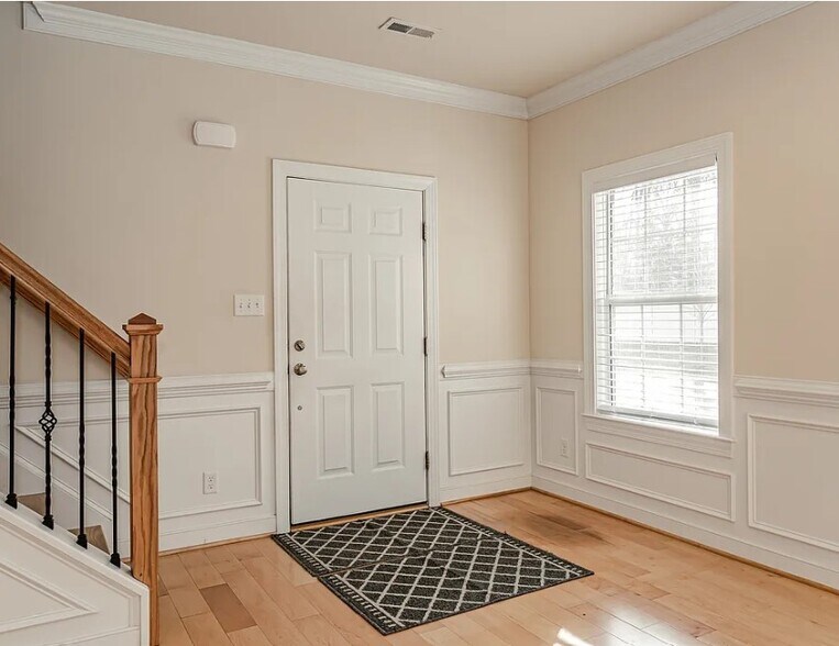 Building Photo - 7380 Pebble Lake Dr