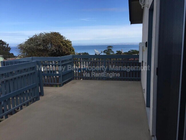 Building Photo - 900 Belden St