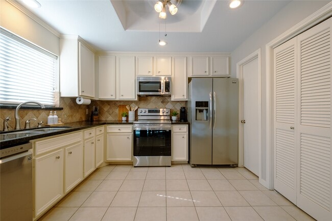 Building Photo - 11711 Memorial Dr