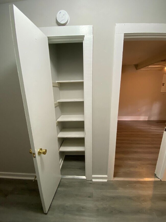 Building Photo - 406 Hietts Ln