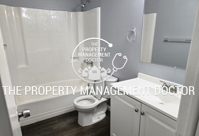 Building Photo - MOVE IN SPECIAL - 4BR/2.5BA Tampa Home | Dual Kitchen Areas, Private Bedroom & Fresh Updates