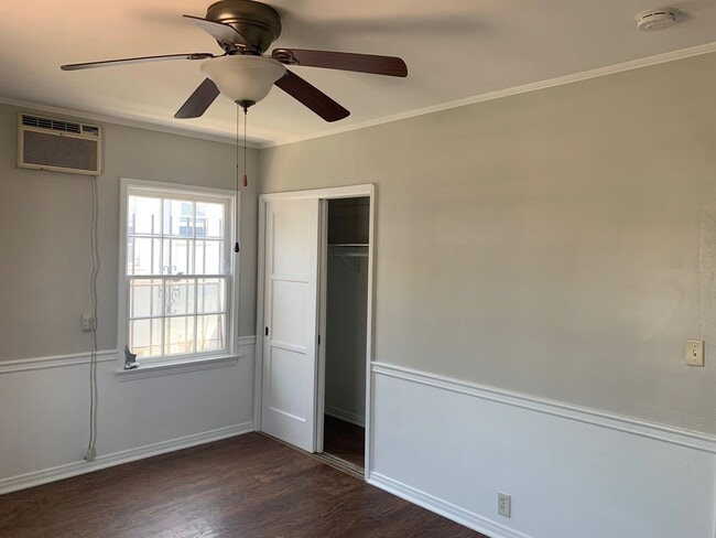 Building Photo - For Rent: Charming 2 Bed / 2 Bath Duplex i...