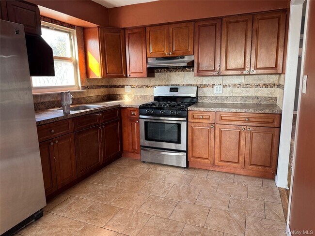 Building Photo - 74-09 85th Rd