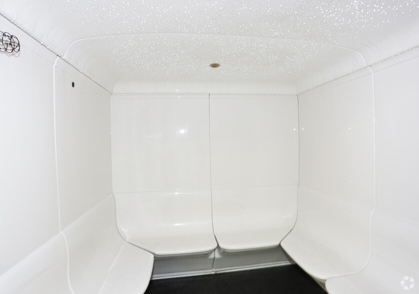 Coed Steam room - Reveal Heathrow