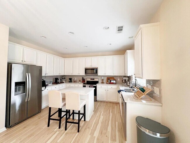 Building Photo - 514 Adeline Ct