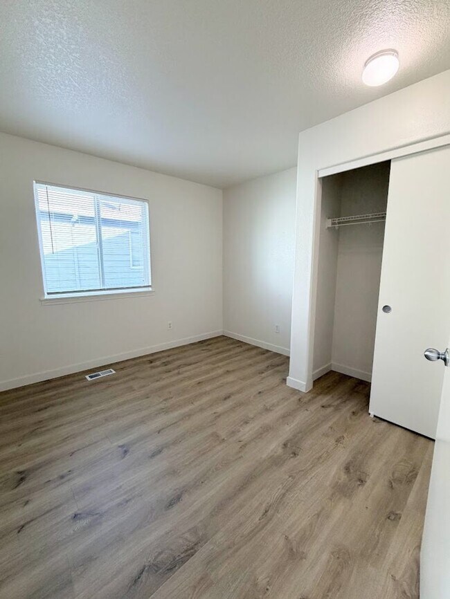 Building Photo - Fontana Duplexes