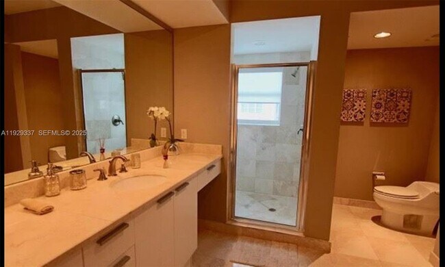 Building Photo - 14951 Royal Oaks Ln