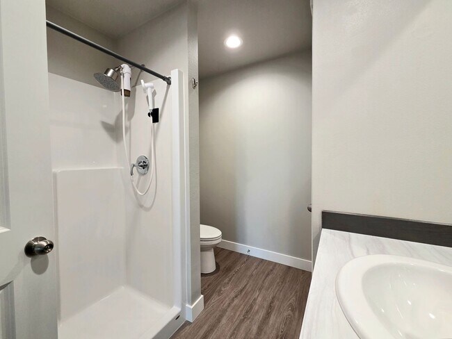 Building Photo - Single Family Home w/ Private Yard + Garage – Available Now!