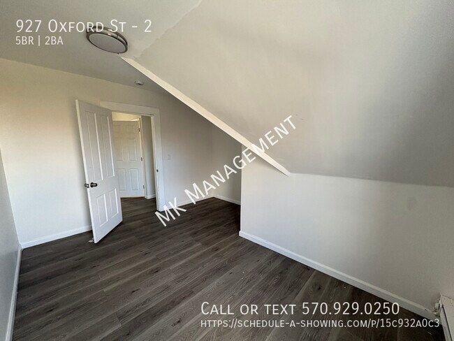 Building Photo - 927 Oxford St