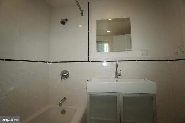 Building Photo - 1707 N Howard St