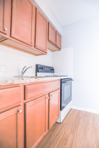 Building Photo - 567 W Stratford Pl