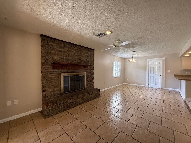Building Photo - SLEEPY HOLLOW 3/2/2 Pool Home