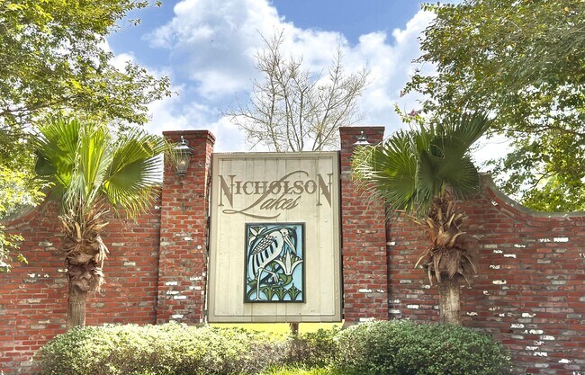 Building Photo - 3BR/2BA Home on Nicholson Lake Dr – Modern...