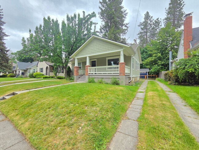 Building Photo - $2,600 - 3 Bed / 2 Bath Beautiful Craftsman Home by Manito Park