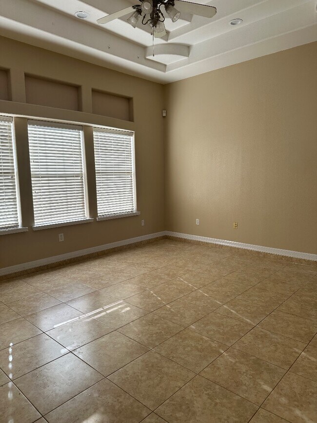 Building Photo - 4007 Zuley St