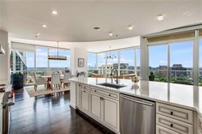 Building Photo - Furnished Luxury Buckhead Condo - Walk to EVERYTHING