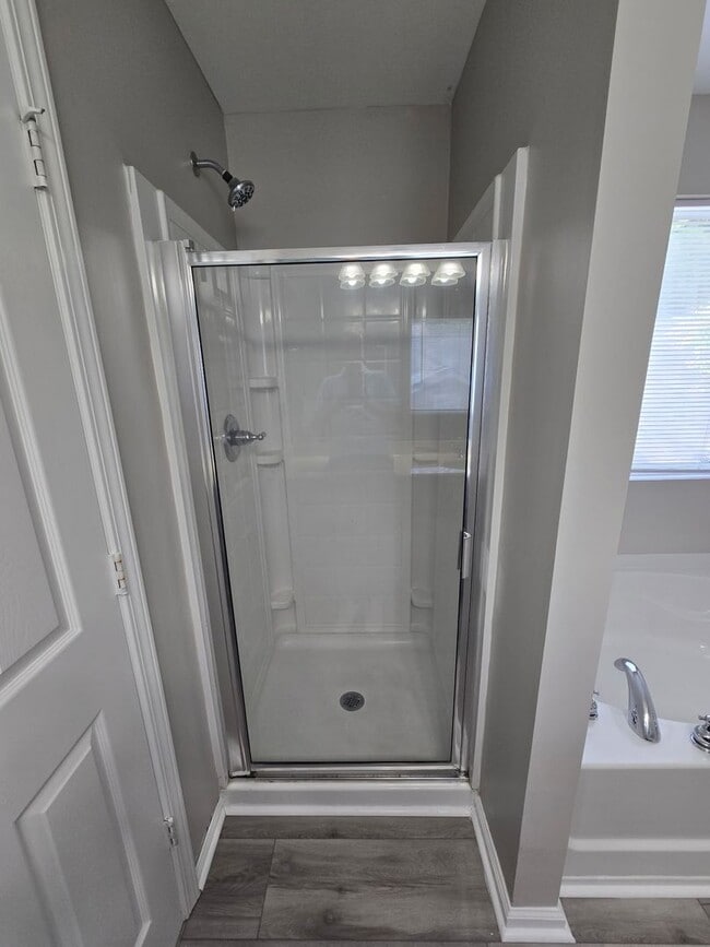 Building Photo - Beautiful 3 bed 2.5 bath available in Rive...