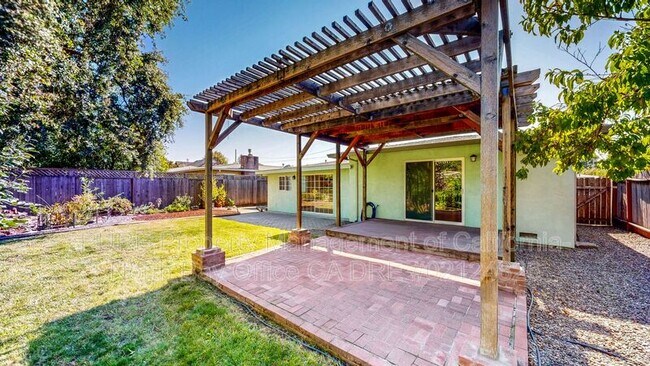 Building Photo - 652 Corlano Ave