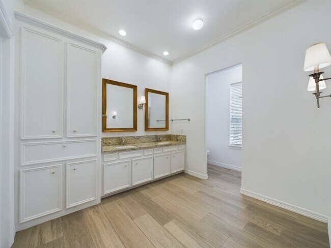 Building Photo - 5627 Winsome Ln