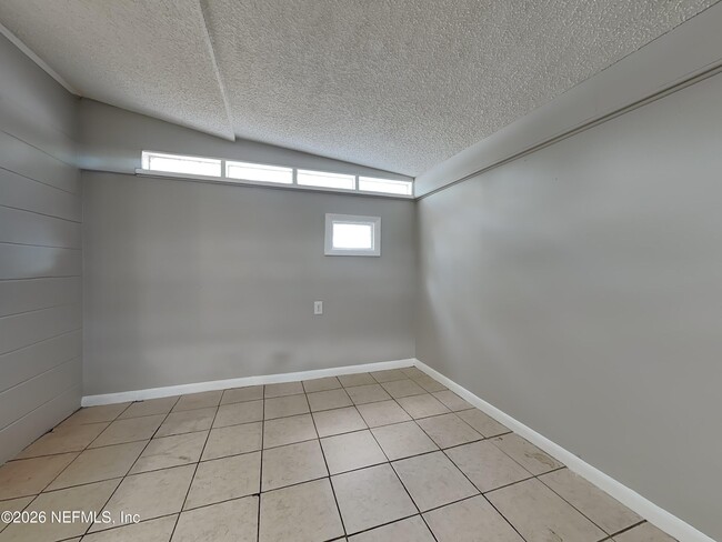 Building Photo - 10927 Regency Dr