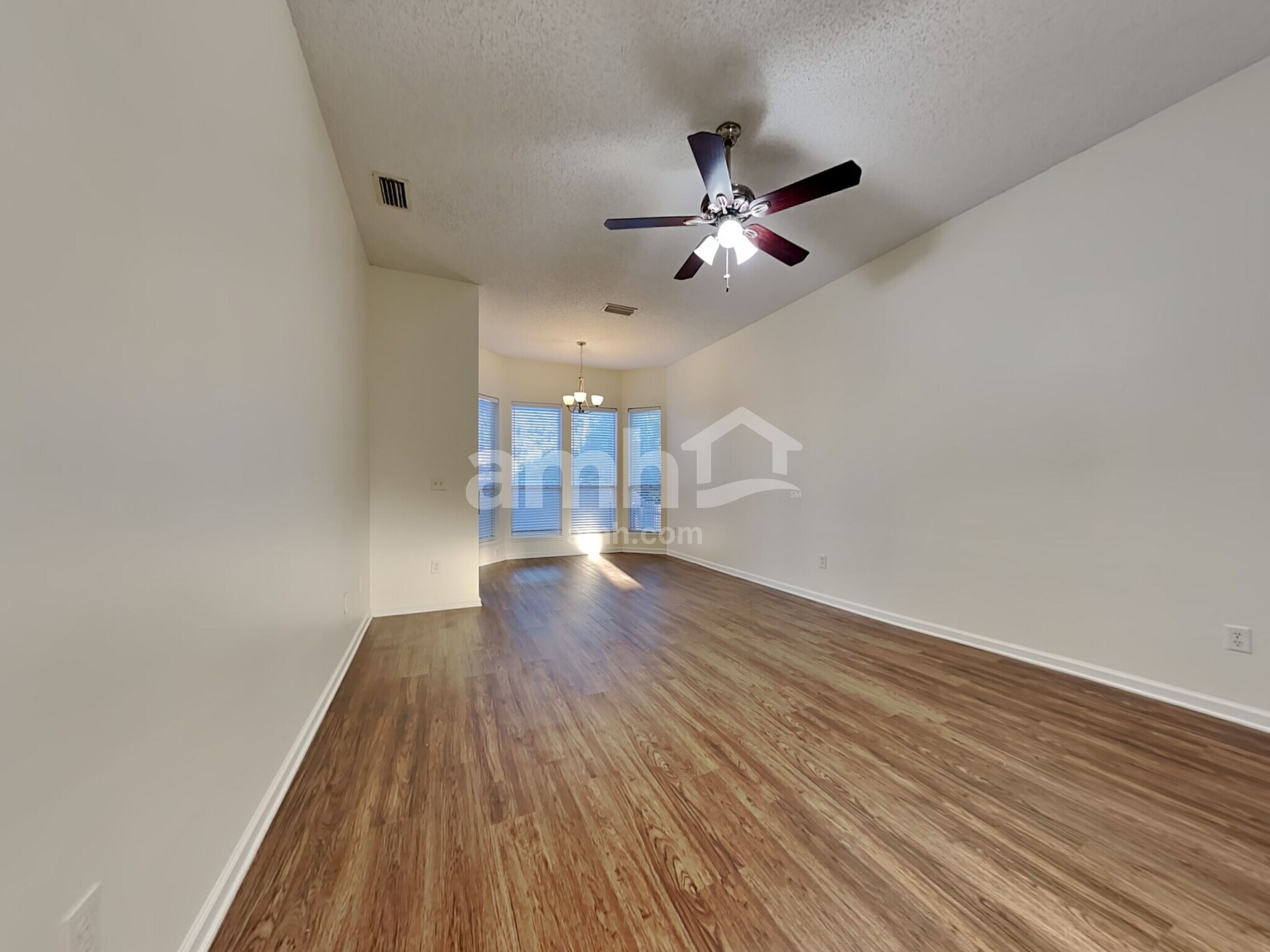 Building Photo - 125 Whisper Ridge Dr