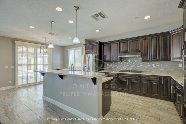 Building Photo - Offering a 6 Month Lease | 4 Bedroom 3 Bathroom Plumas Lake Beauty!