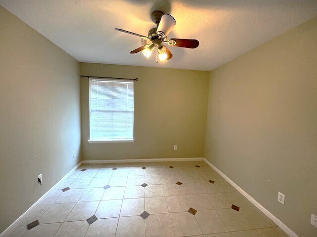 Building Photo - 1815 Rustic Oak Ln