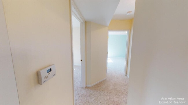 Building Photo - 2767 S Knightsbridge Cir