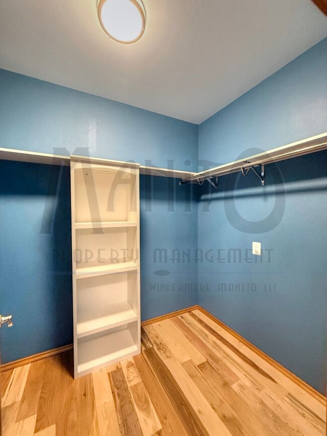 Building Photo - Spacious Dwight Merkel Home