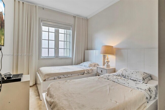 Building Photo - 19227 Fisher Island Dr