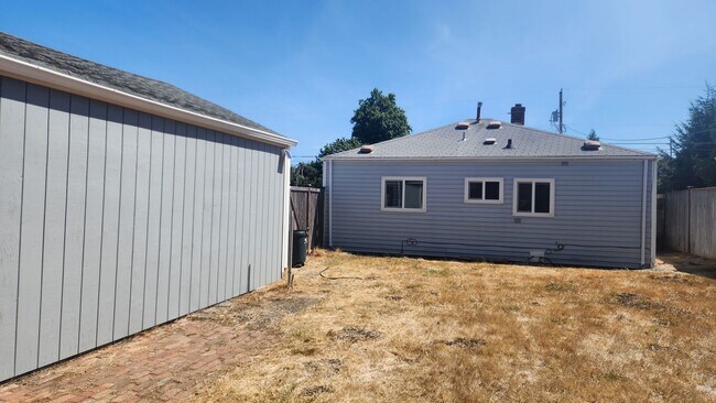 Building Photo - West Tacoma Cozy 2 Bedroom